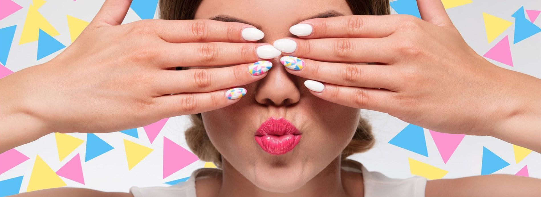 Dettaglio manicure colorata per il centro estetico Ali Estetica